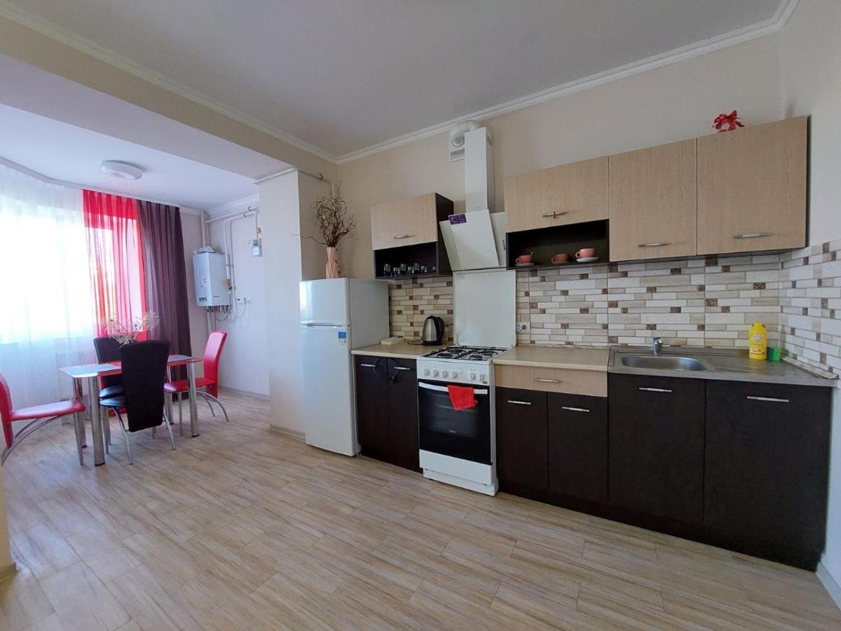 Новобудова Центр Apartment Lutsk Exterior photo